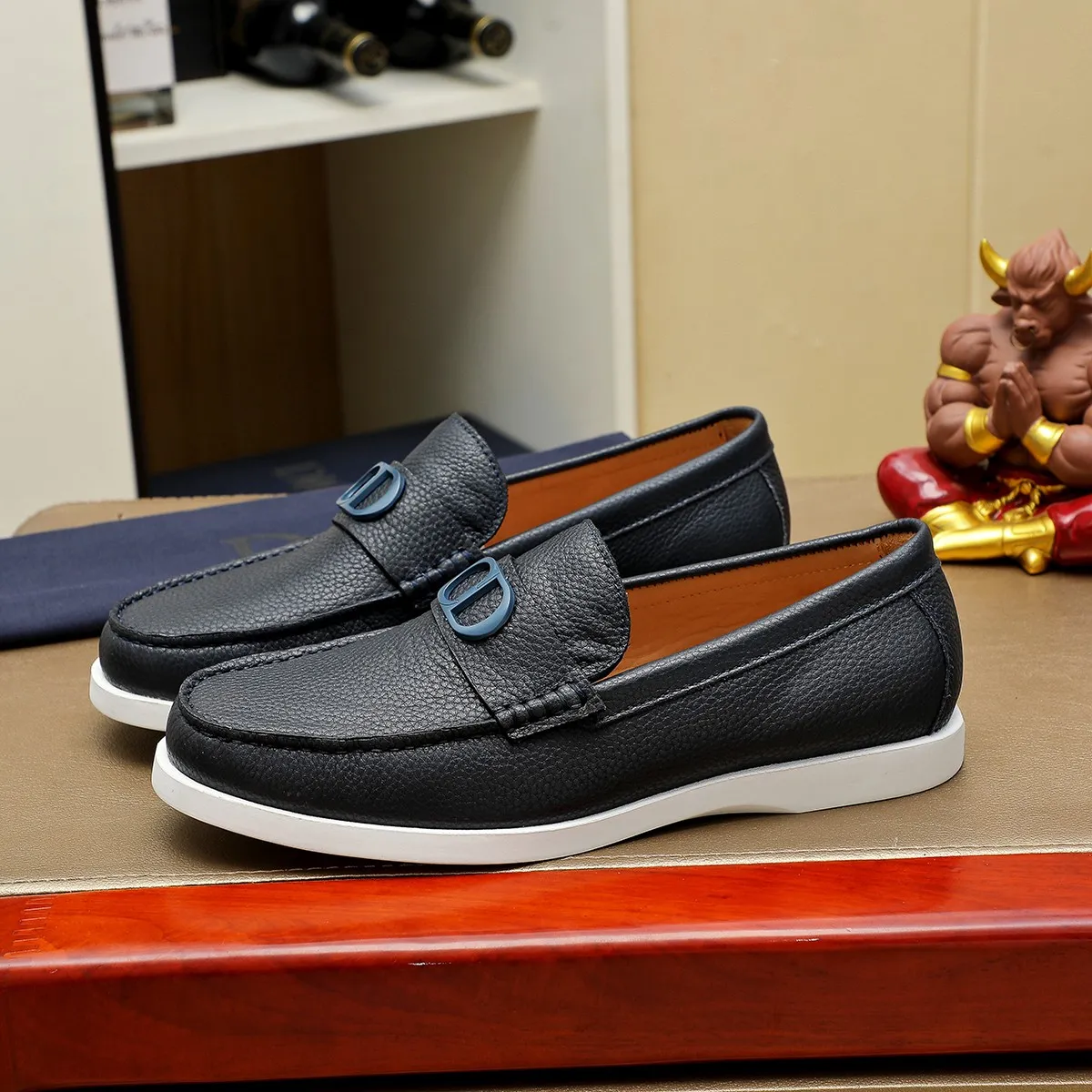 Men's clothing and shoes 💰460 💰🔥[Dior] High-end top-notch 🔝 purchasing agent 🔍🔍The latest 🇺🇸 counters are on sale simultaneously, original Italian brand · brand totem cloth sewn with brand cloth label · paired with calfskin · (high-end, nobility and class) exquisite workmanship (cow Leather lining) Sole: Original two-color sole ⚠️outsole specially provided by the original factory. Comfortable, wear-resistant, non-slip, real-life photoshoot🎬The real thing is more beautiful🔍Color: Color optional💕💕Number of yards: 39-44 (customized at 38.45.46)...